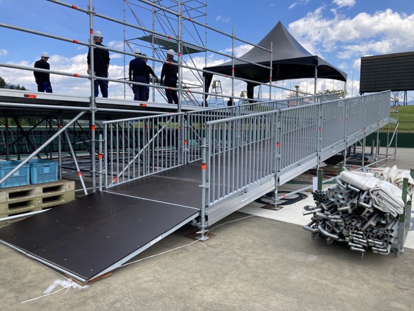 大型ステージ設営風景