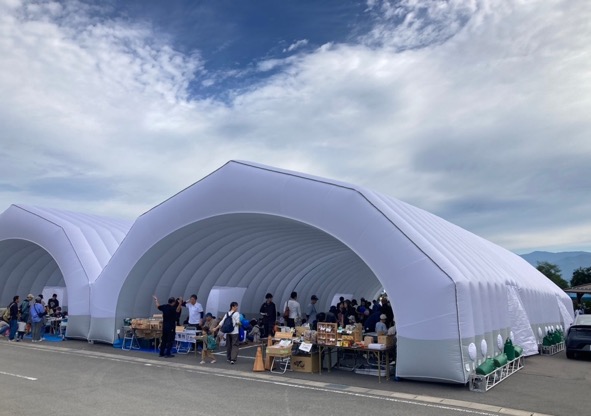 ドーム型のエアーテント「エアーパレス」