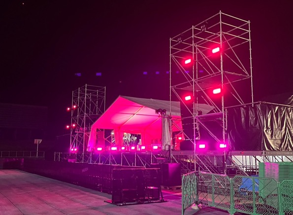 幻想的な照明で演出した白馬マウンテンフェスのサブステージ